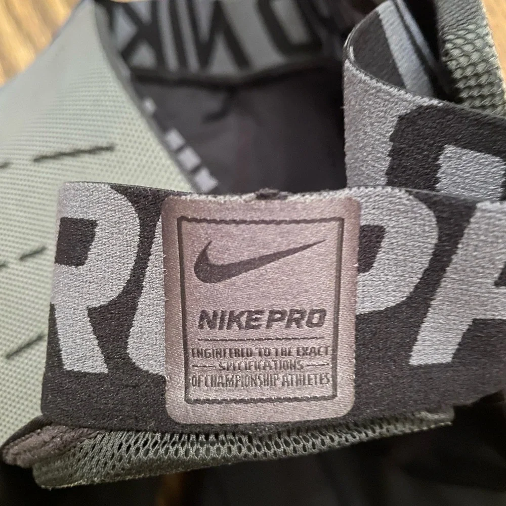 Nike Pro Buts Football Hyperstrong hard plate Core padded shorts. Size medium - Picture 4 of 5